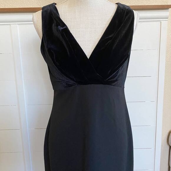 Calvin Klein VELVET Scuba‎ Midi Dress Black Plunge V-Neck Sheath Sleeveless 6 - Picture 12 of 14